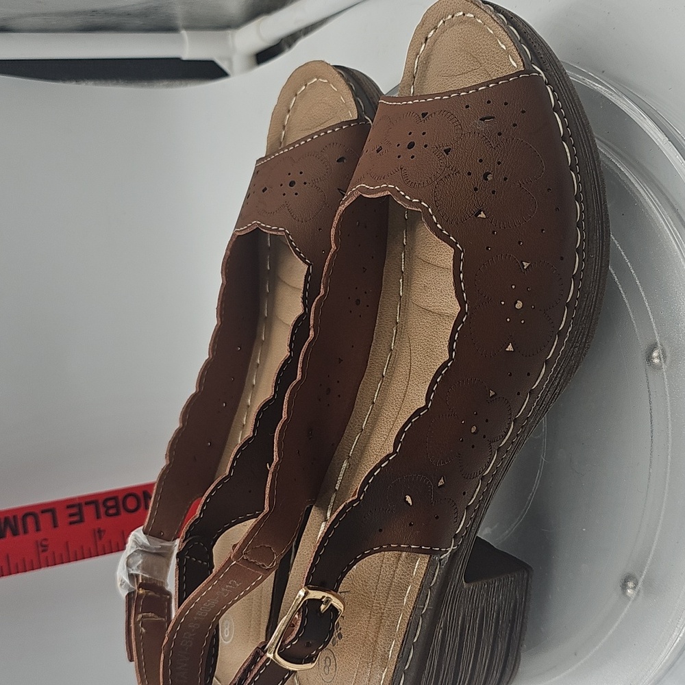 K New Patrizia Wedge Sandals Brown W/ Gold Buckles Sandal Summer Sz 8 - Picture 3 of 11